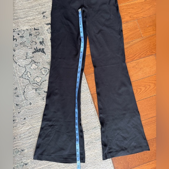 NWT Lululemon Groove HR Nulu Flared Pant Short 30” inseam Sz 4 - Picture 3 of 8